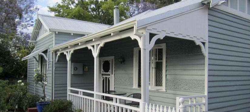 Exterior repaint of old house in Kensington